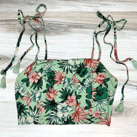 Lost + Wander Pink and Green Floral Cropped Camisole Size Medium - Picture 1 of 4